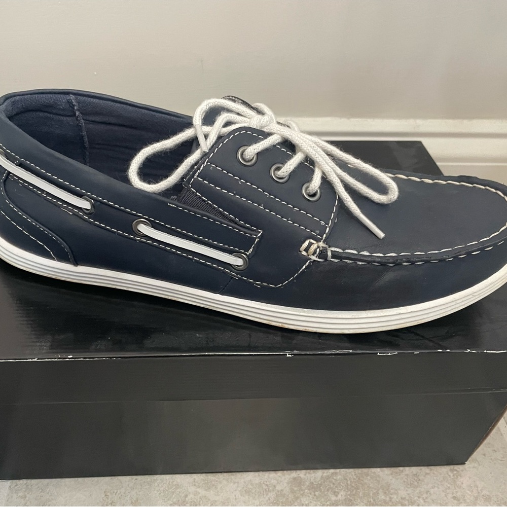 Kenneth Cole Unlisted navy boat shoe men’s size 10